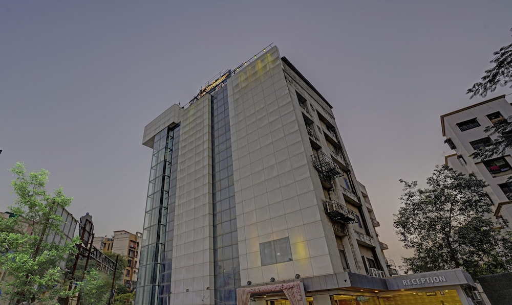 Treebo Trend De Grandeur Hotel and Banquets 2/42