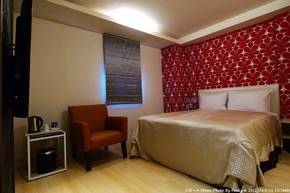 Ai-Lai Fashion Hotel 30/72