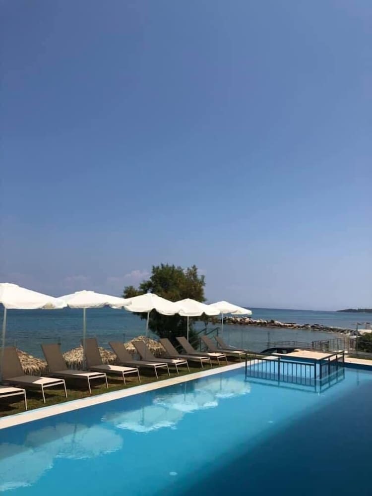 Golden Coast Resort 38/46