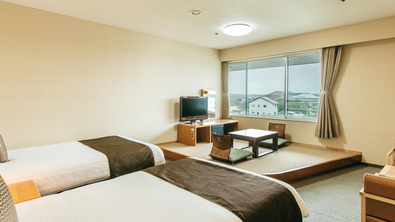 Standard, Twin Beds, Bathtub