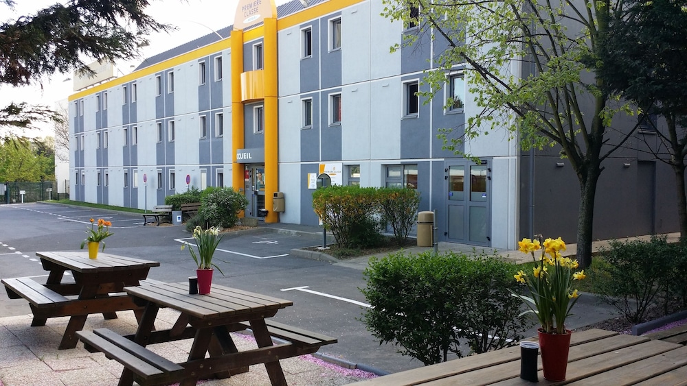 PREMIERE CLASSE MONTREUIL 37/53