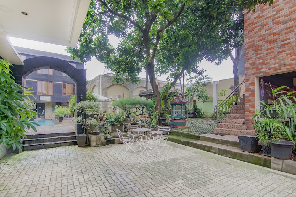 OYO 90094 Gayatri Residence 23/30