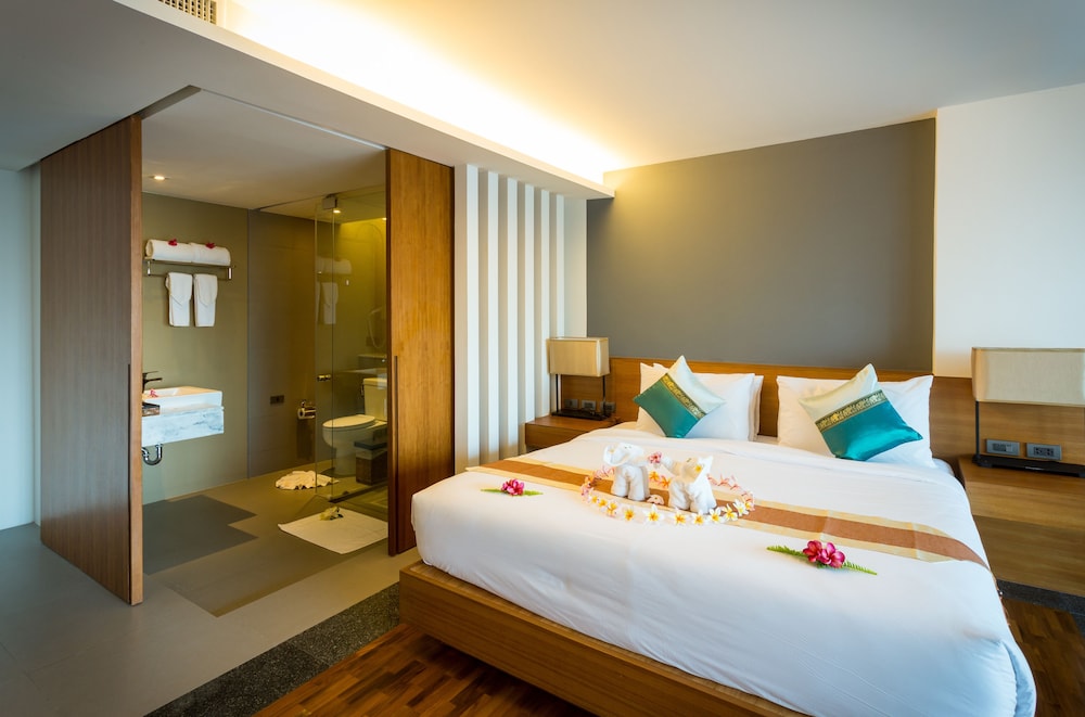 Deluxe, Executive, Suite, Double Bed, Pool Access