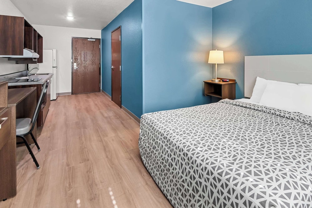 WoodSpring Suites Waco South 16/28