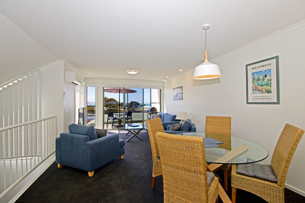 ANCHORAGE MOTEL AND VILLAS 28/45