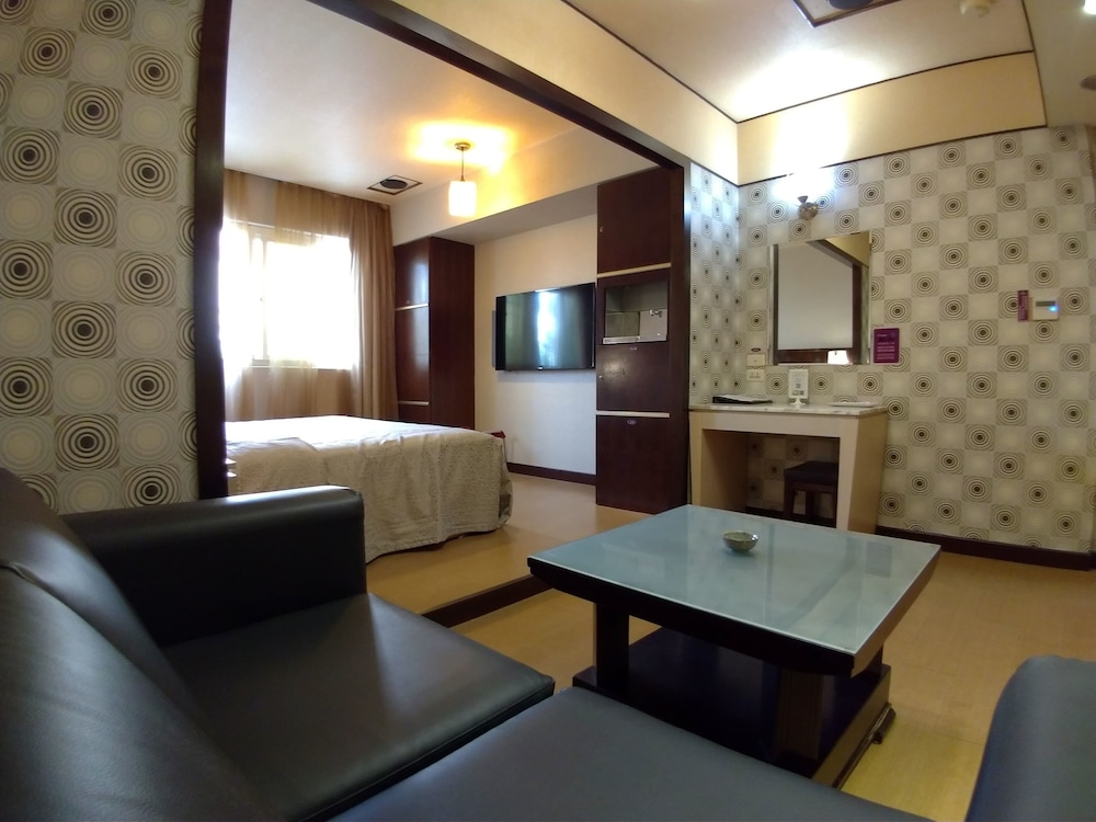 Beckham Motel 48/64
