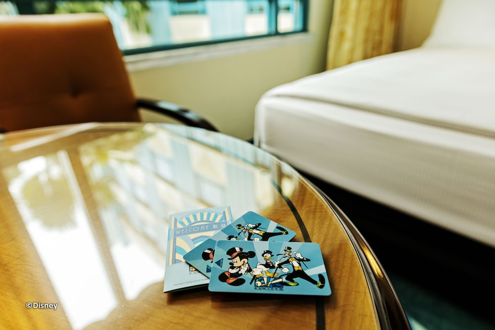 Disneys Hollywood Hotel 21/64