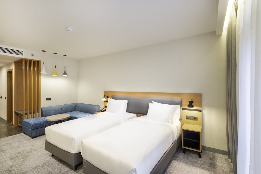 Holiday Inn Yerevan Republic Square 15/50