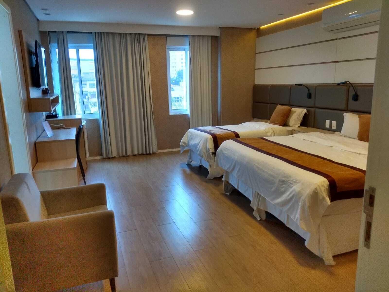 LUXURY, TRIPLE, 2 BEDS