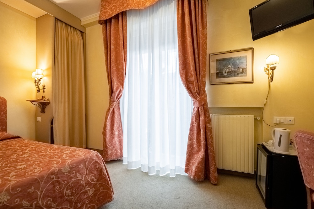 Rigel Hotel 11/73