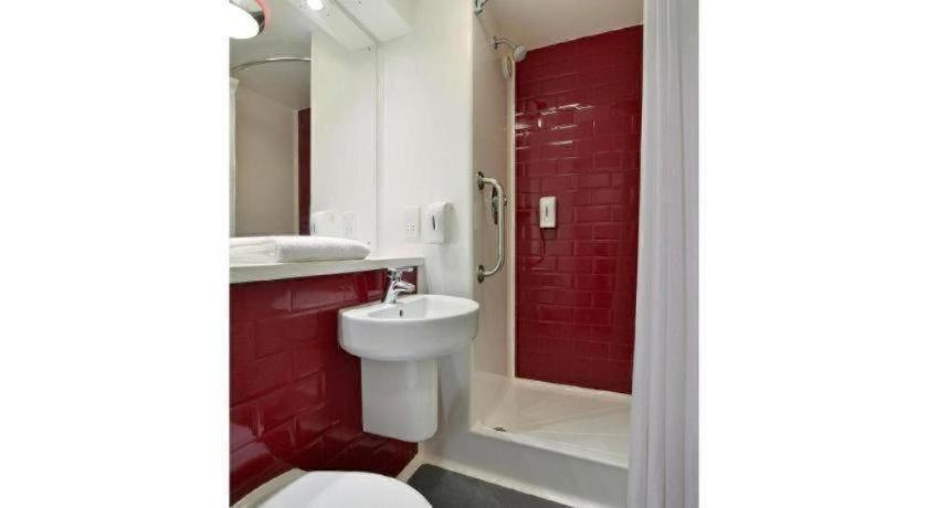 Travelodge Bromborough 14/14