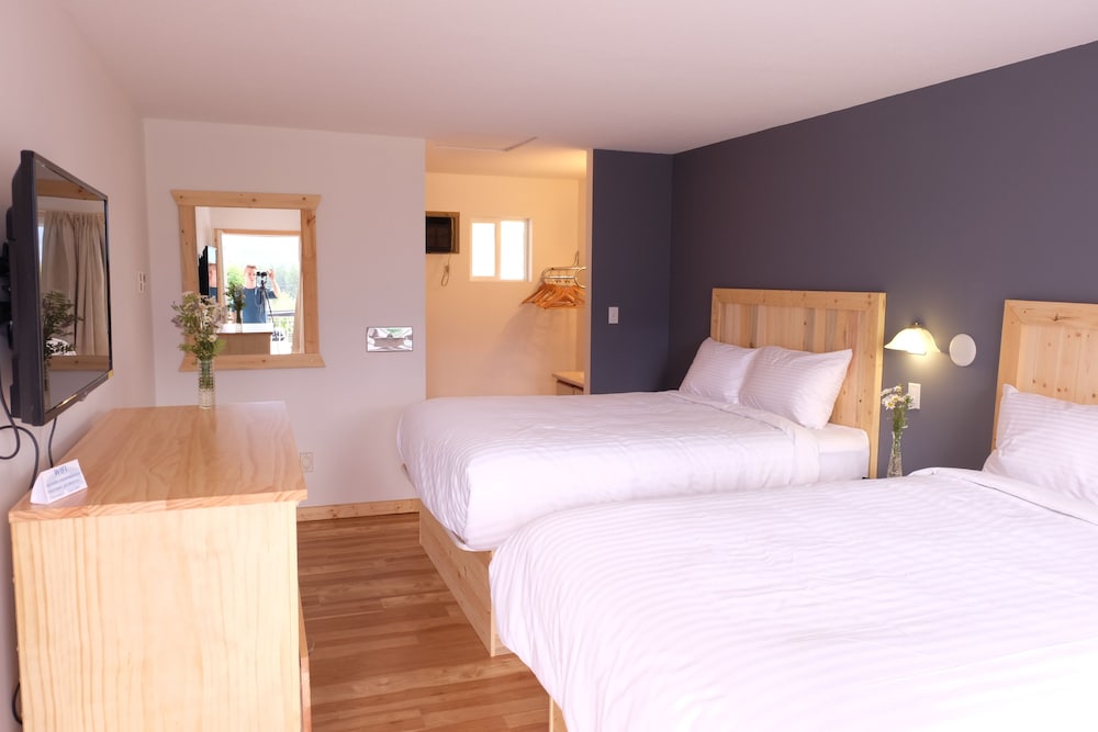 Golden Village Lodge 20/66