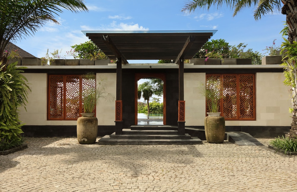 THE SHANTI RESIDENCE AND RESORT 3/66