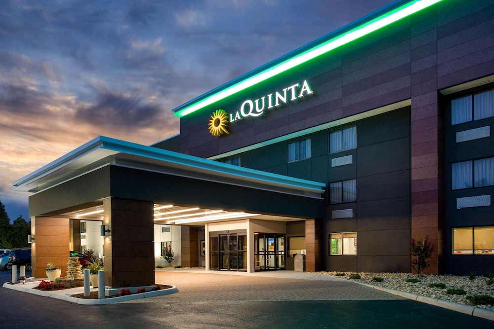 La Quinta Inn & Suites by Wyndham Roanoke Salem 4/58