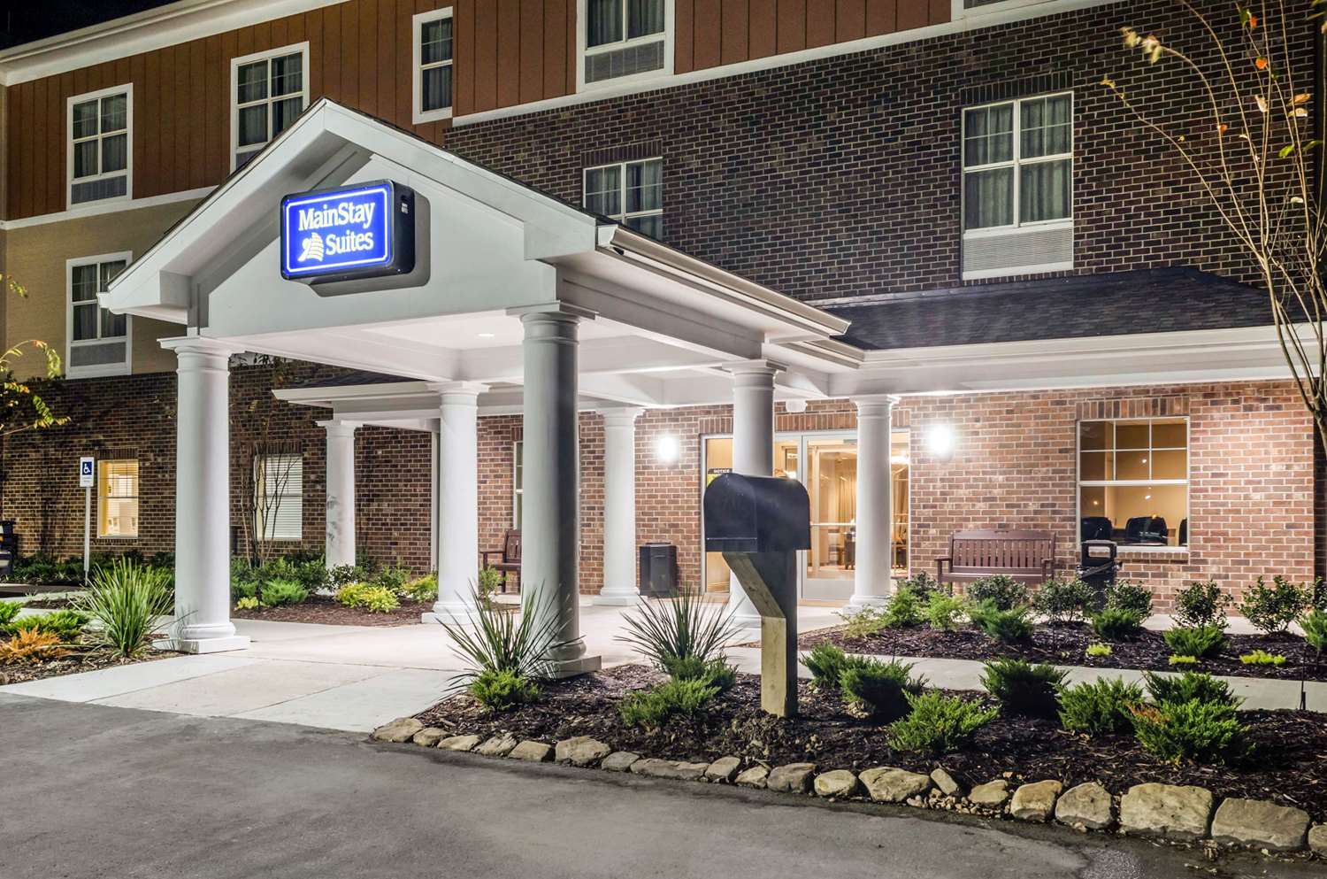 MAINSTAY SUITES HACKBERRY SPORTSMAN'S LODGE 3/17