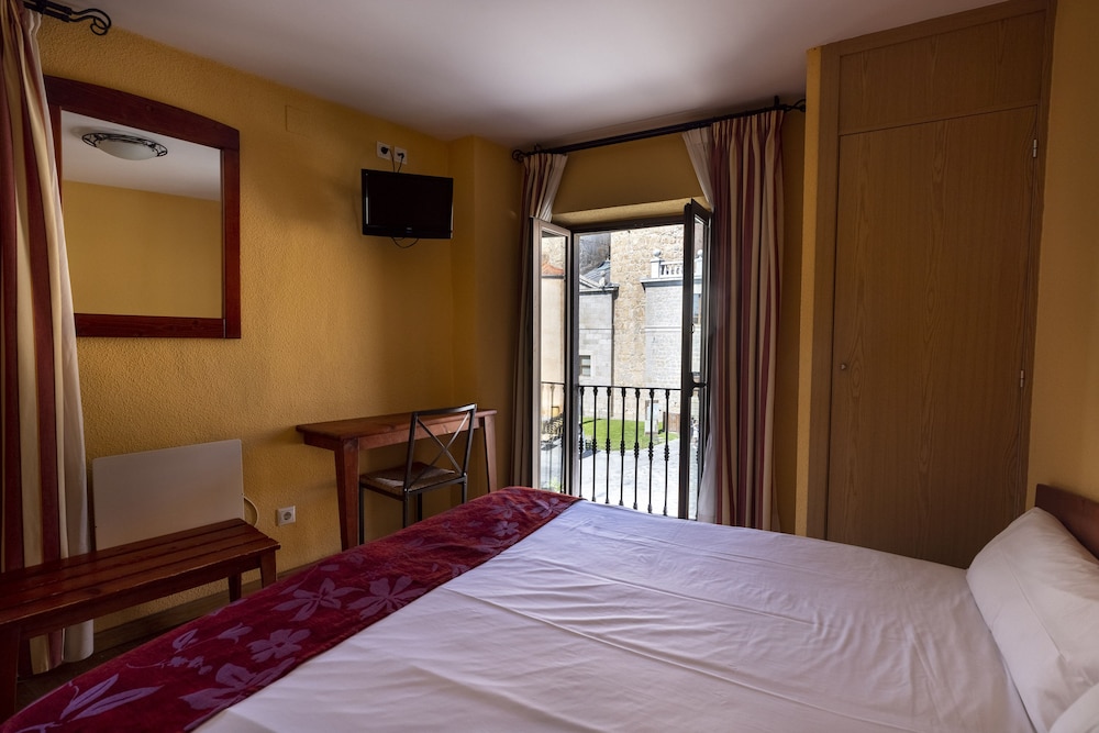 Hostal Restaurante Puerta del Alcázar 8/61