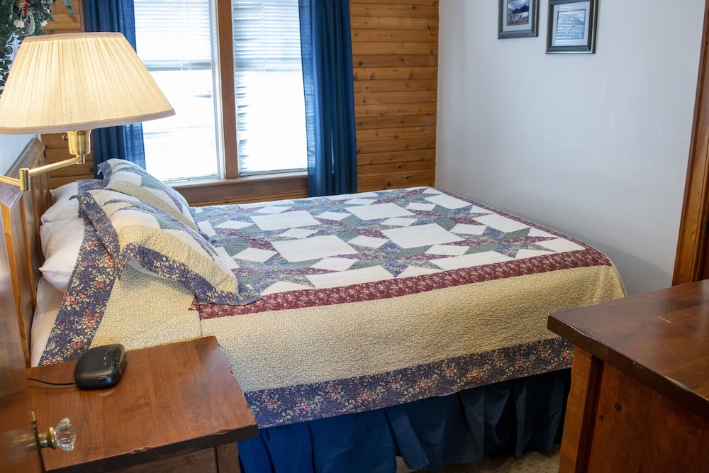 Crandell Mountain Lodge 44/66