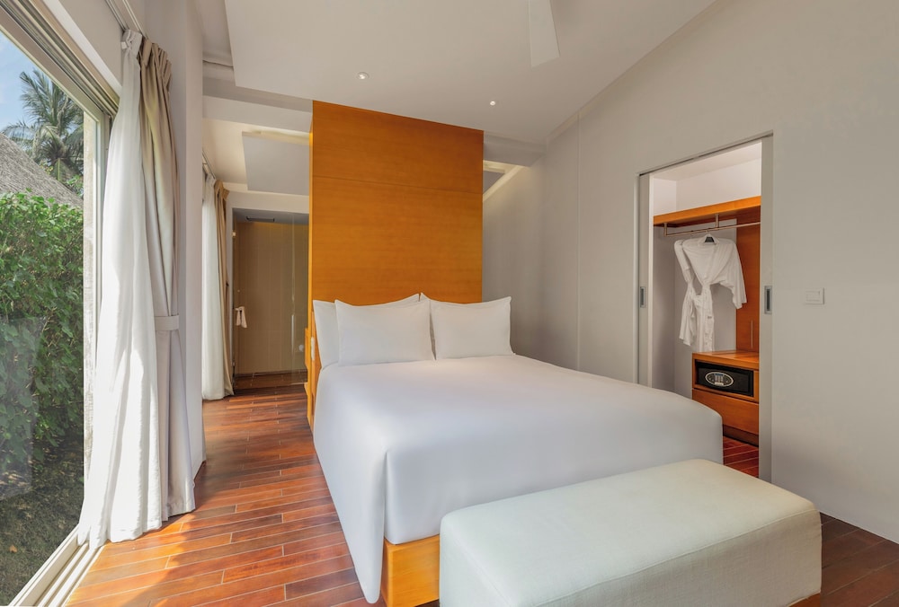 3 Bedrooms, Wave, Pool, Villa, Twin Beds, 2 King Beds, Beach Front, NAMAN RETREAT 3/5