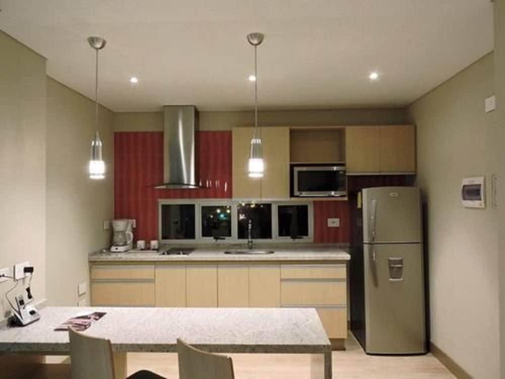 Hotel Plaza Suites 6/65