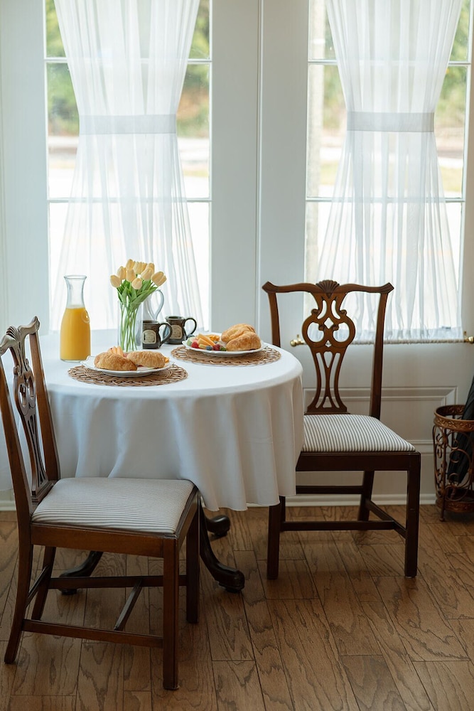 The Rochester Inn, A Historic Hotel 57/70