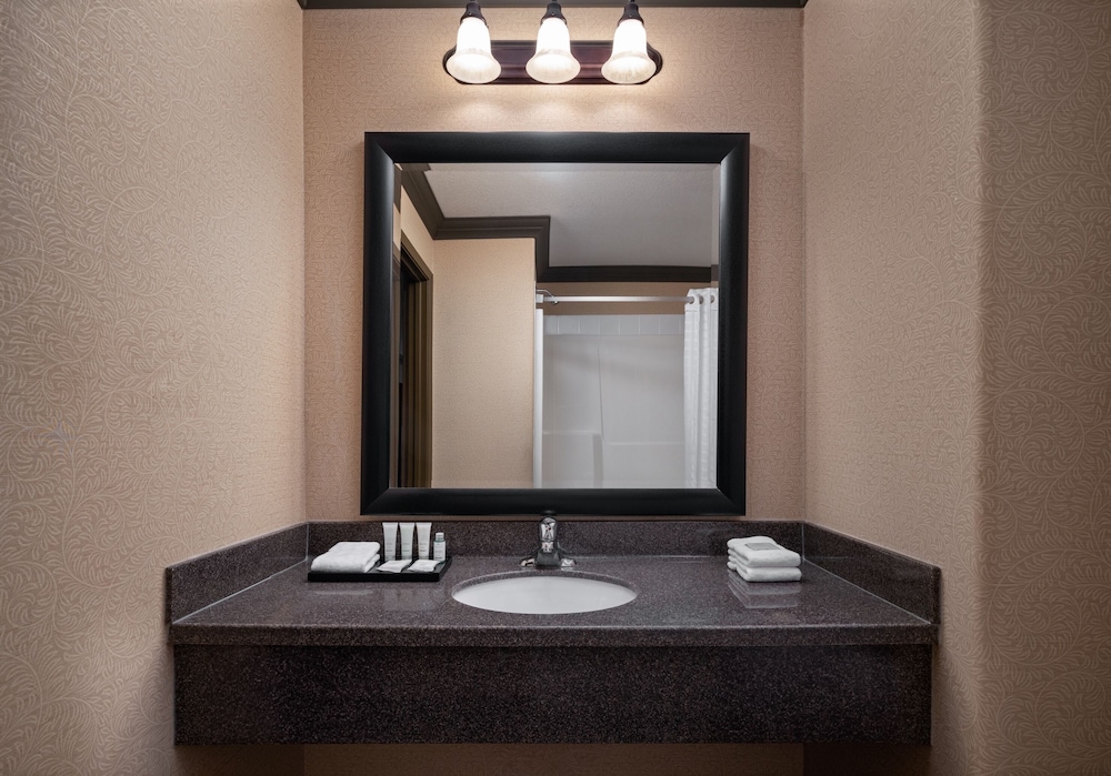 Pomeroy Hotel And Conference Centre Fort St John 53/54