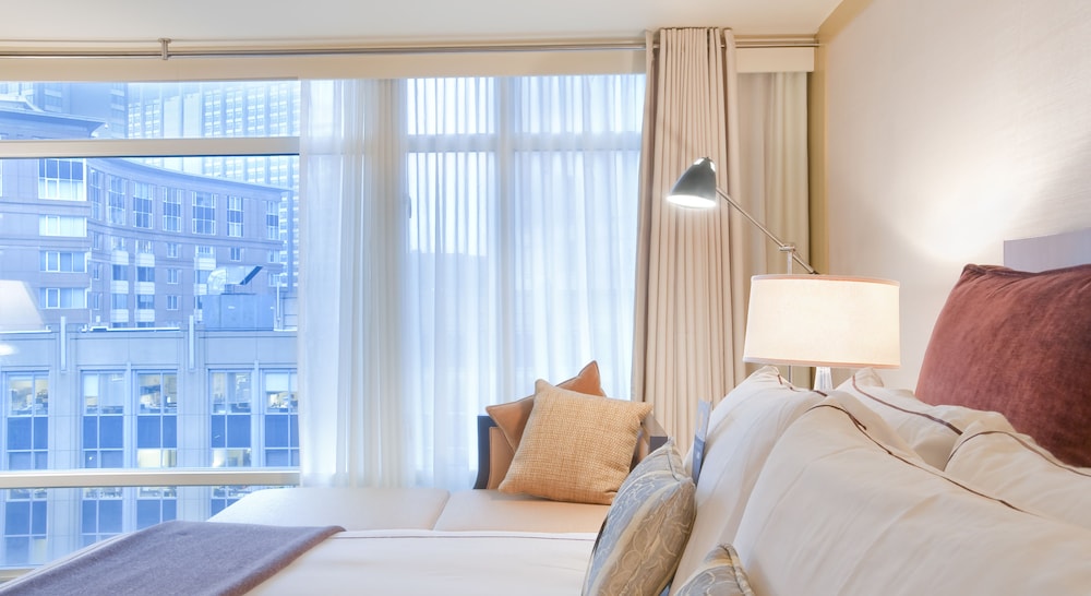 Colonnade Hotel 11/46