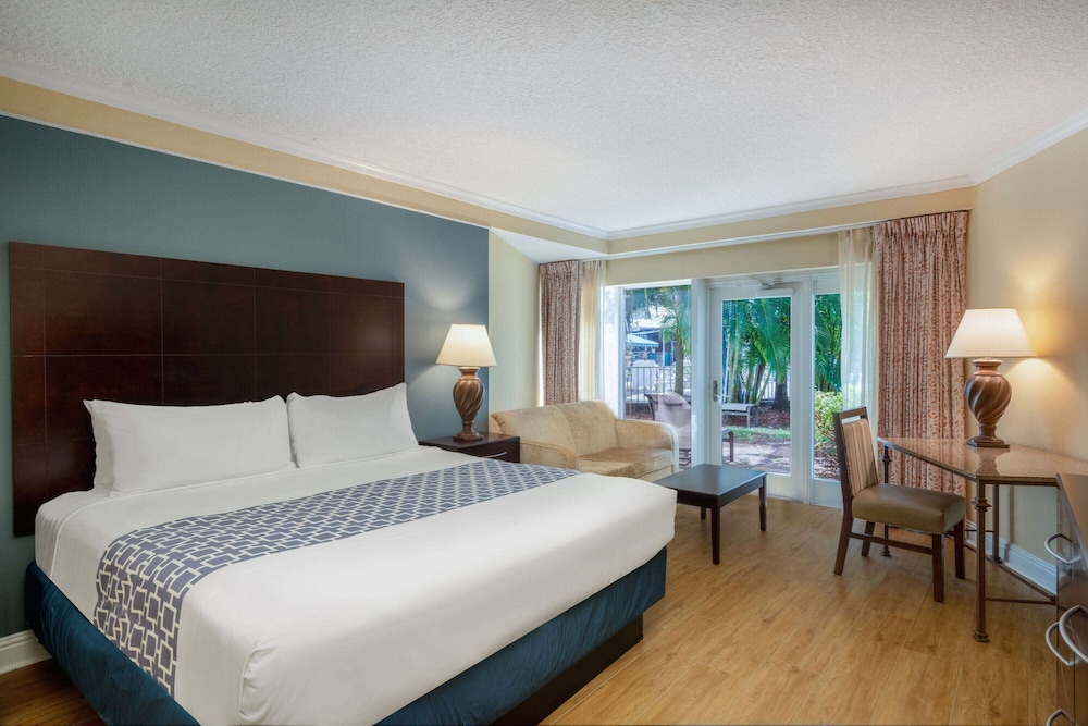 Room, King Bed, Pool Side