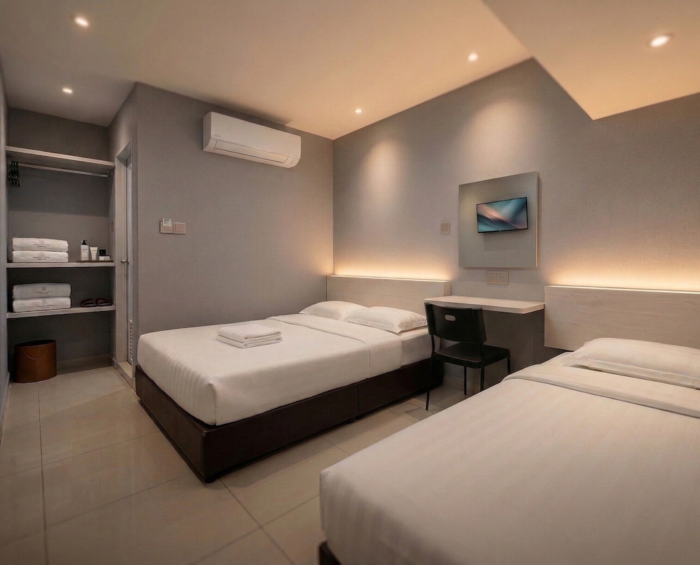 ROOM, TRIPLE