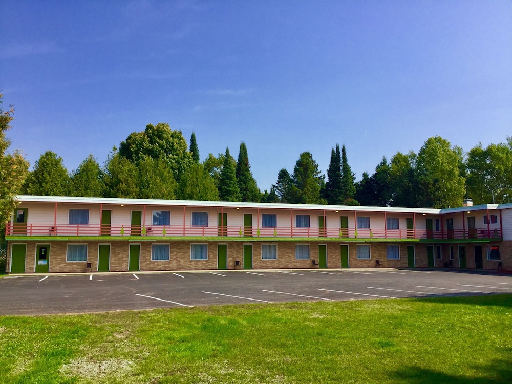 Cedars Motel 2/72