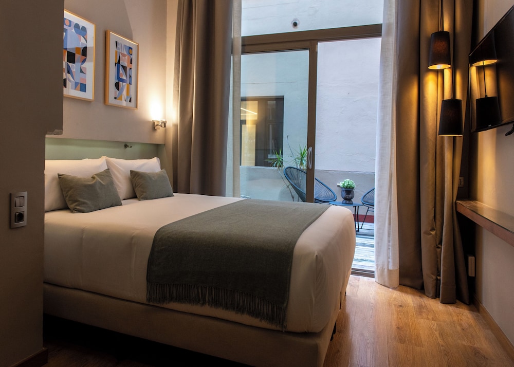 Standard, King Bed, Courtyard View, Courtyard Area