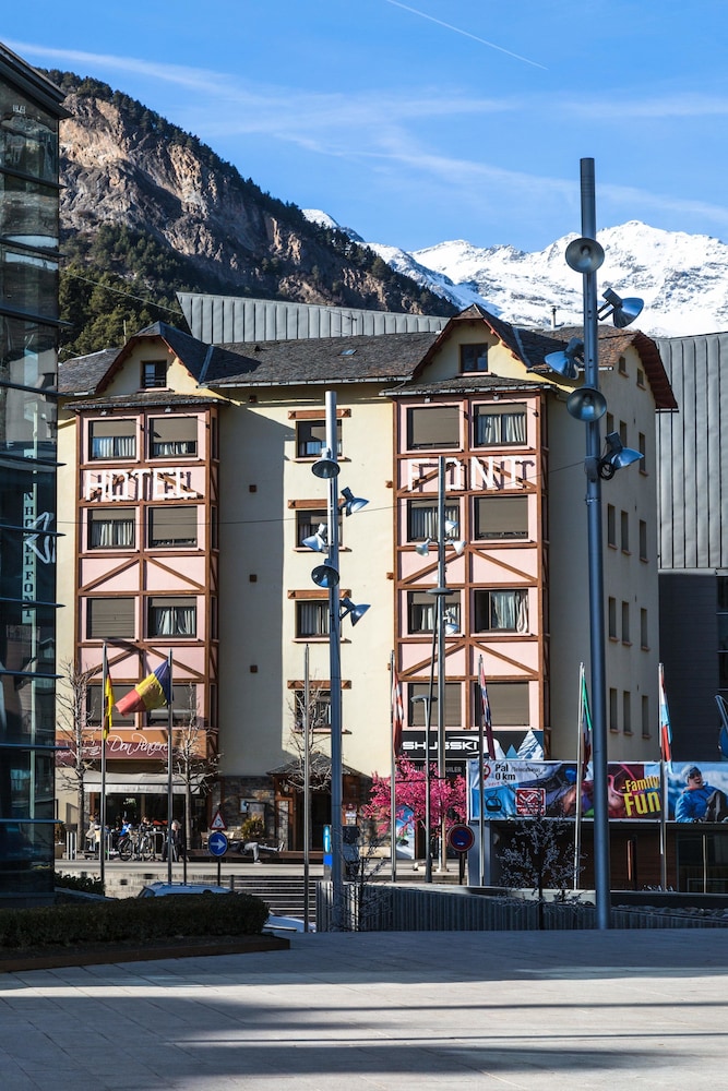 Font Andorra Hostel 4/53