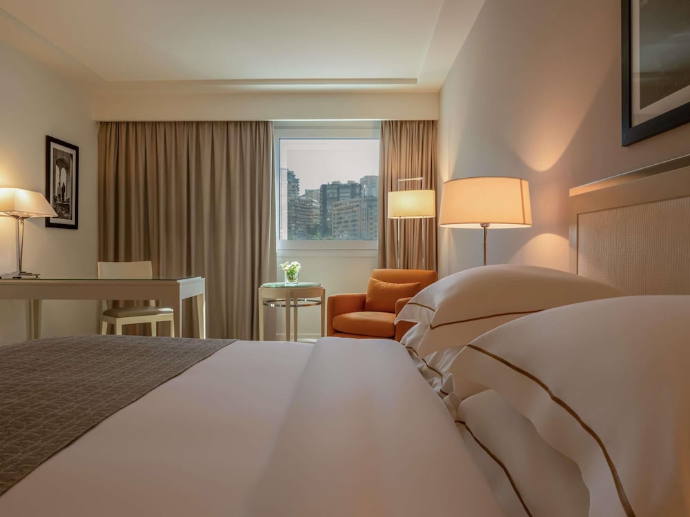 Superior, King Bed, City View