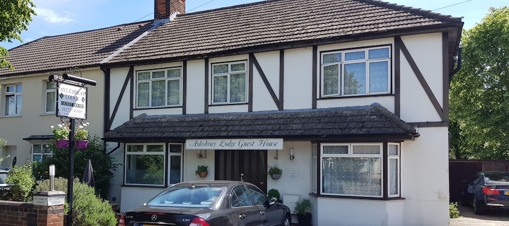 Aylesbray Lodge 1/18