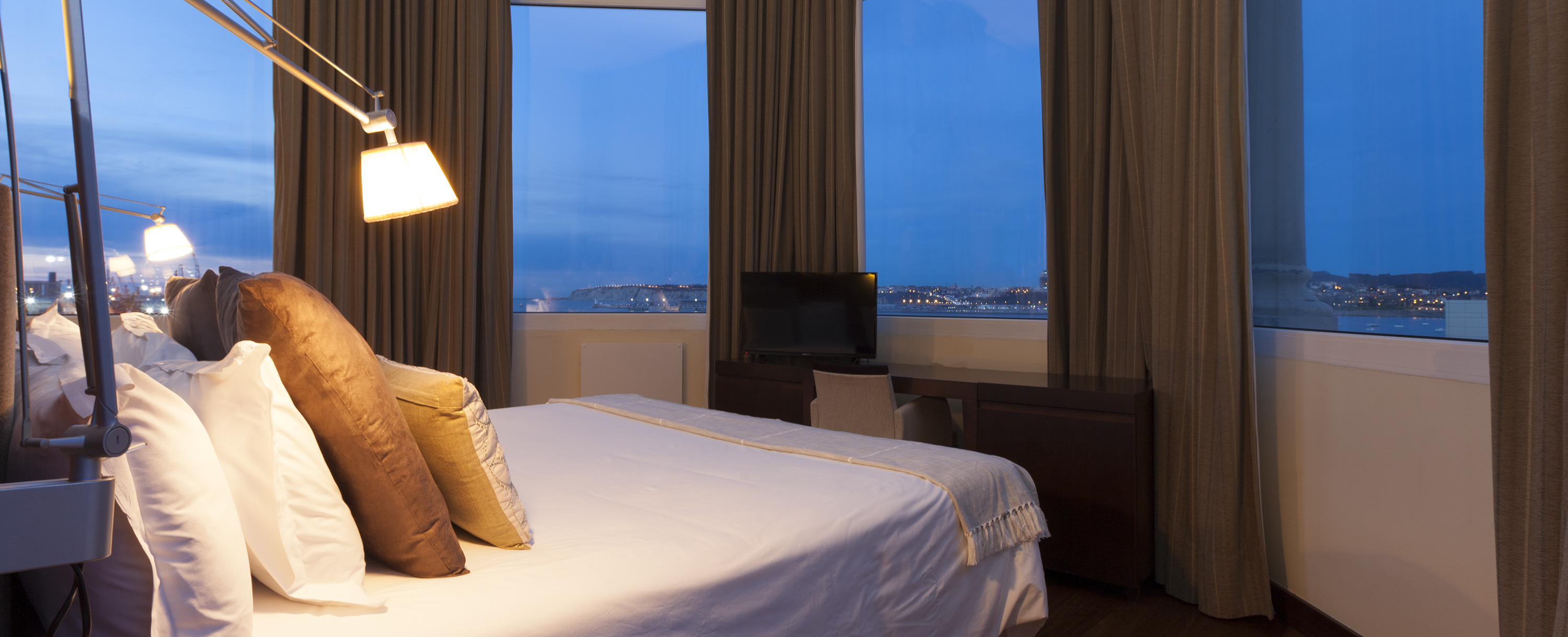 جناح جونيور، Hotel Urh Palacio de Oriol Formerly Nh Palacio de Oriol 4/9