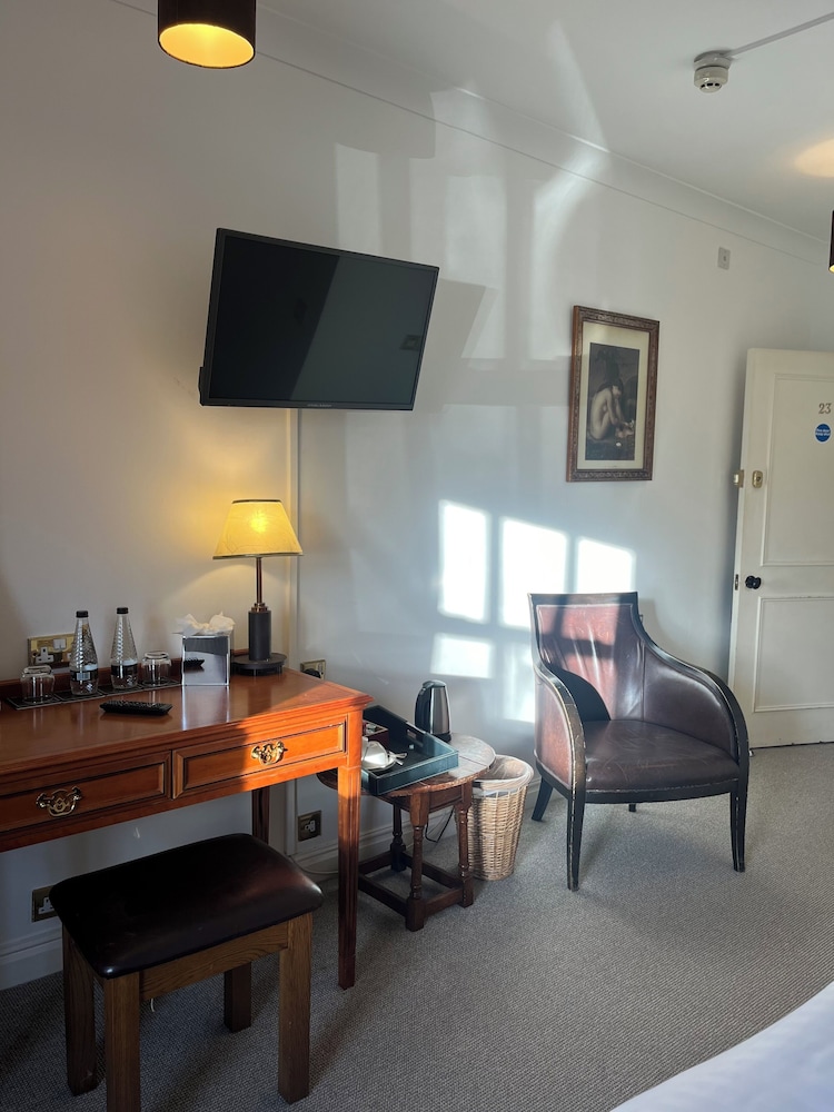 Noel Arms Hotel 30/49