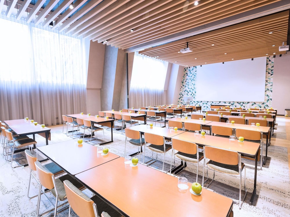 Novotel Sevilla 69/77