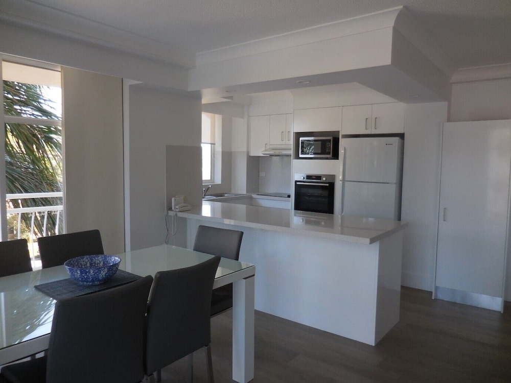 2ND AVENUE BEACHSIDE APARTMENTS 52/73