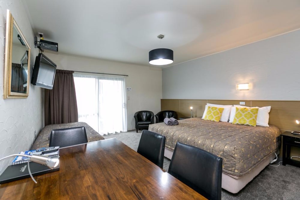 16 Northgate Motor Lodge 14/35