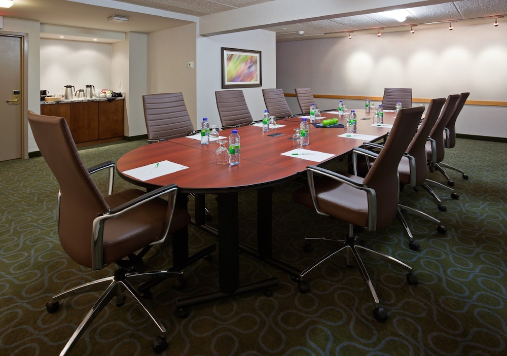 Holiday Inn Burlington Hotel And Conference Centre 57/76