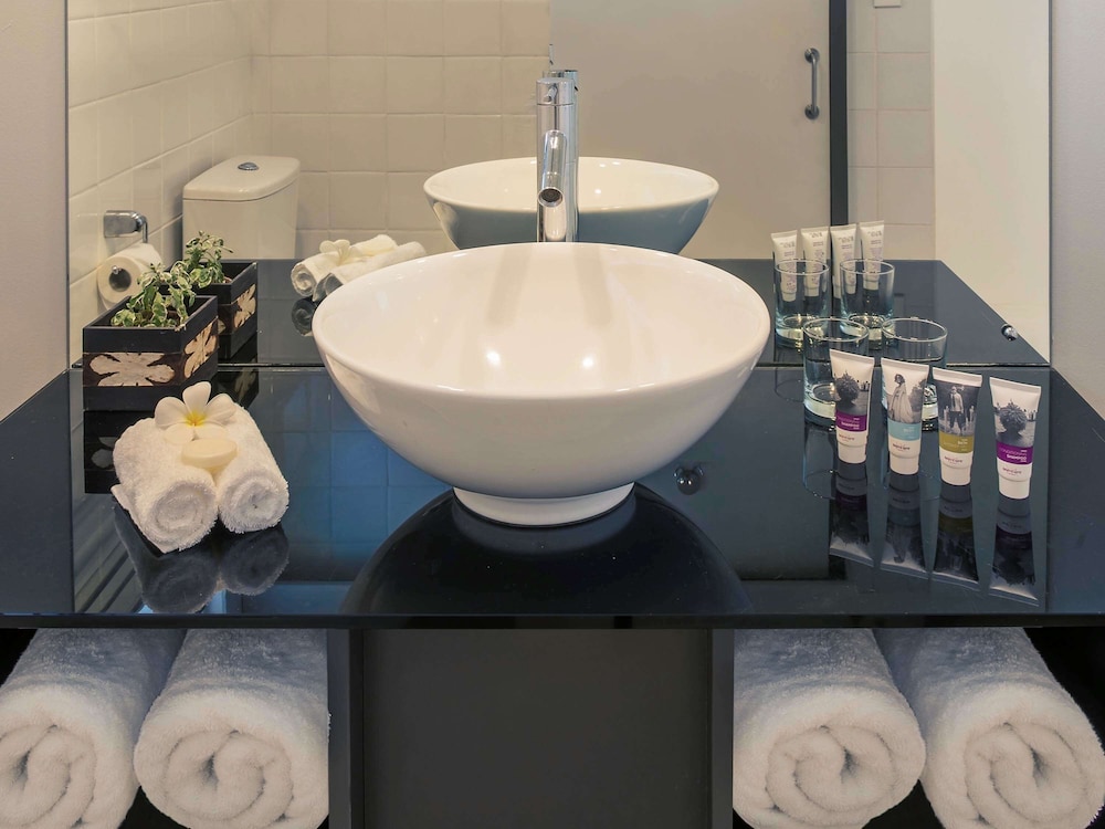 Mercure Nadi 48/48