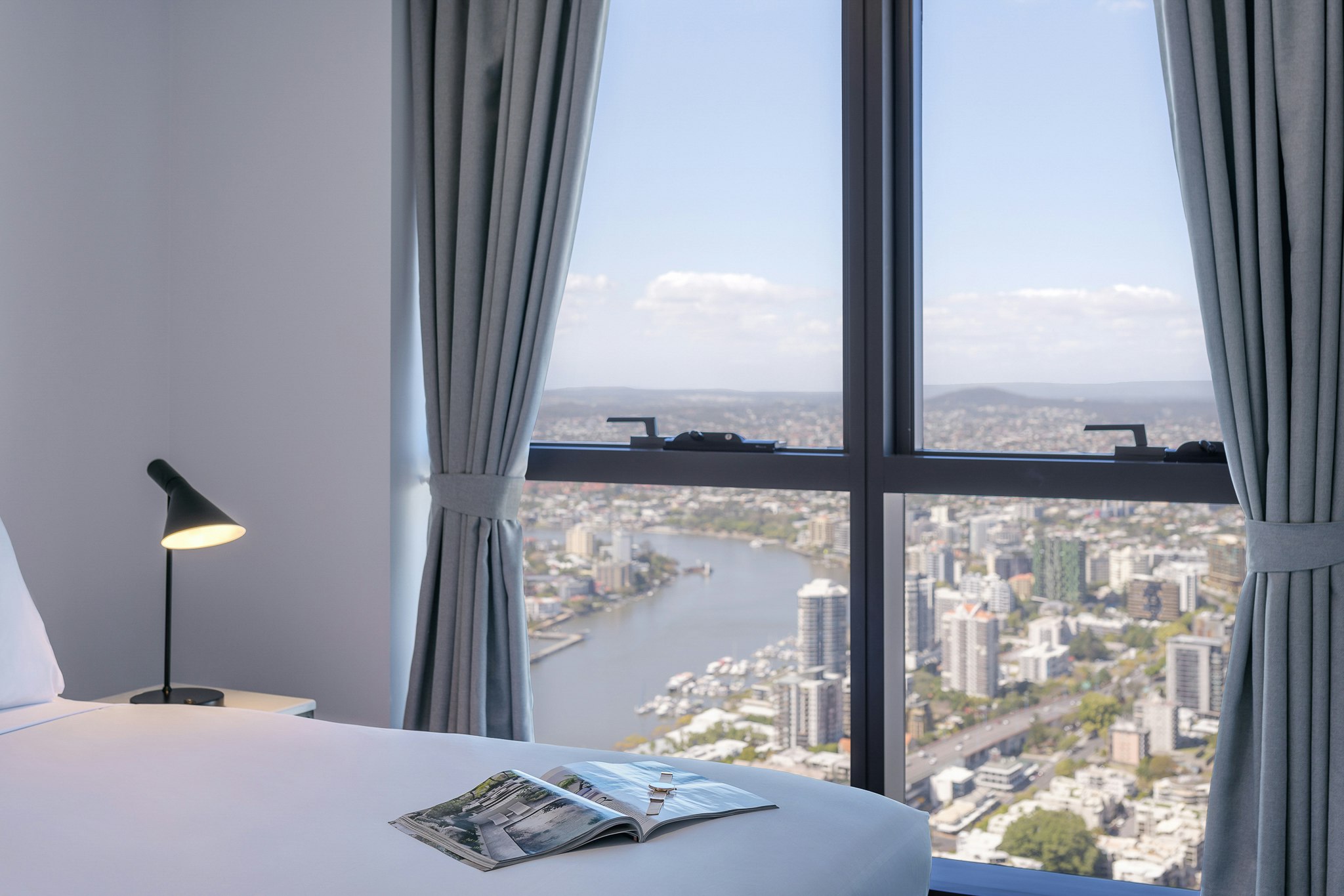 Meriton Suites Adelaide Street 5/17
