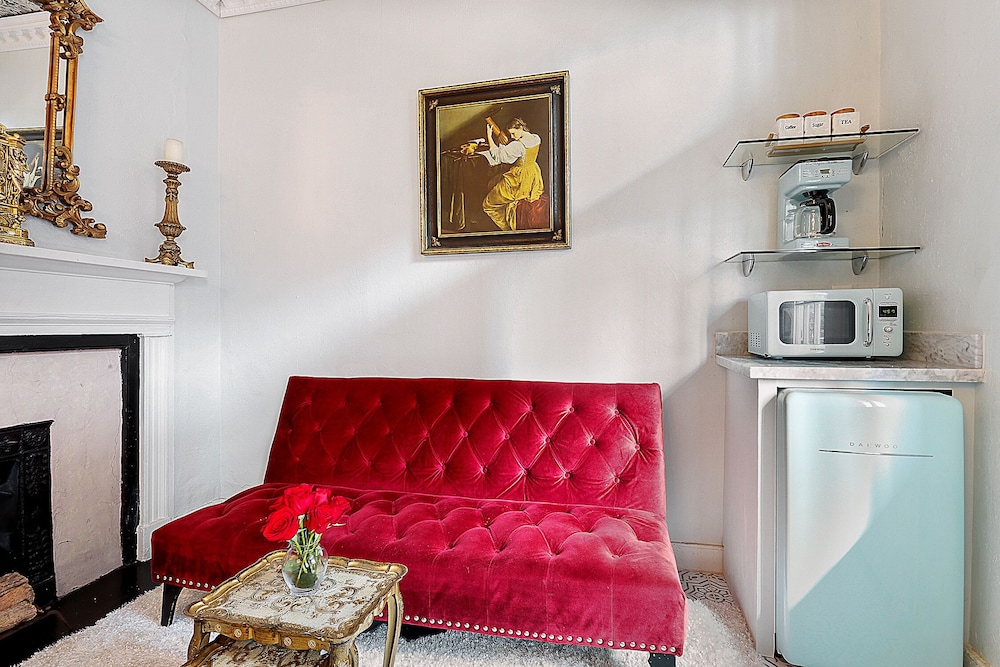 French Quarter Mansion 31/50