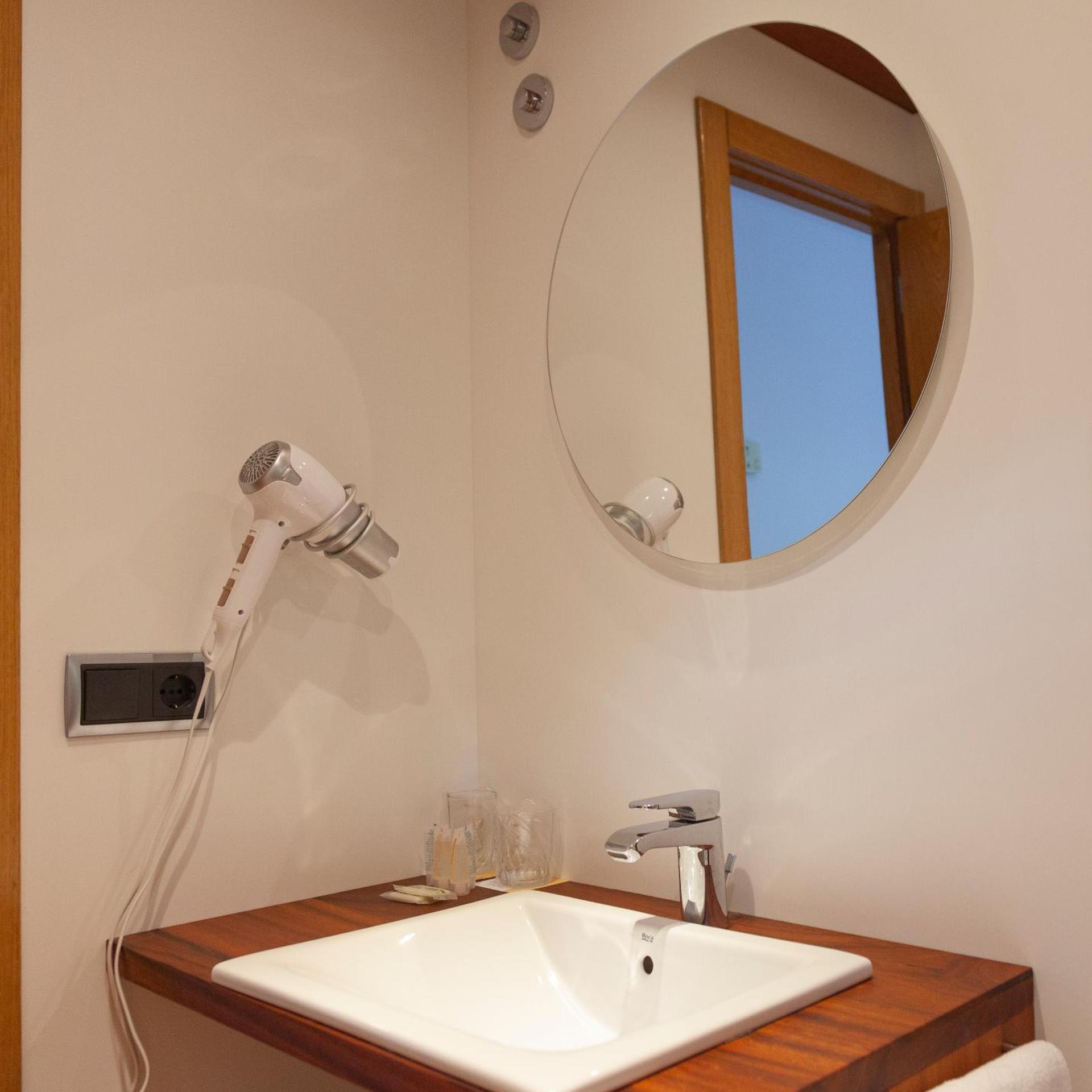 Rocaplana Hostal 46/49