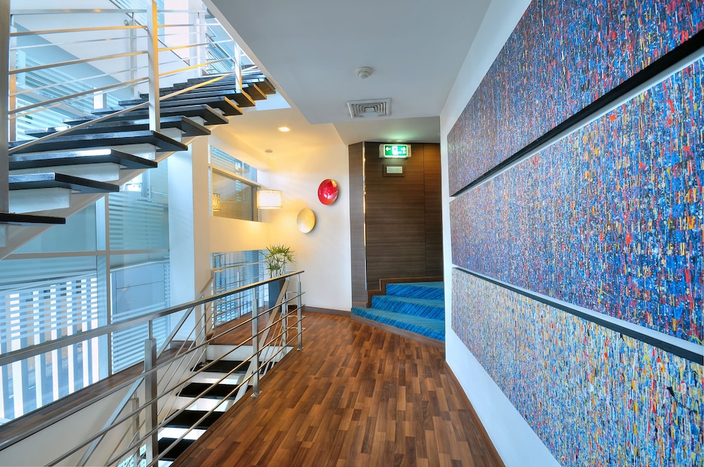 S Sukhumvit Suites Hotel 42/57