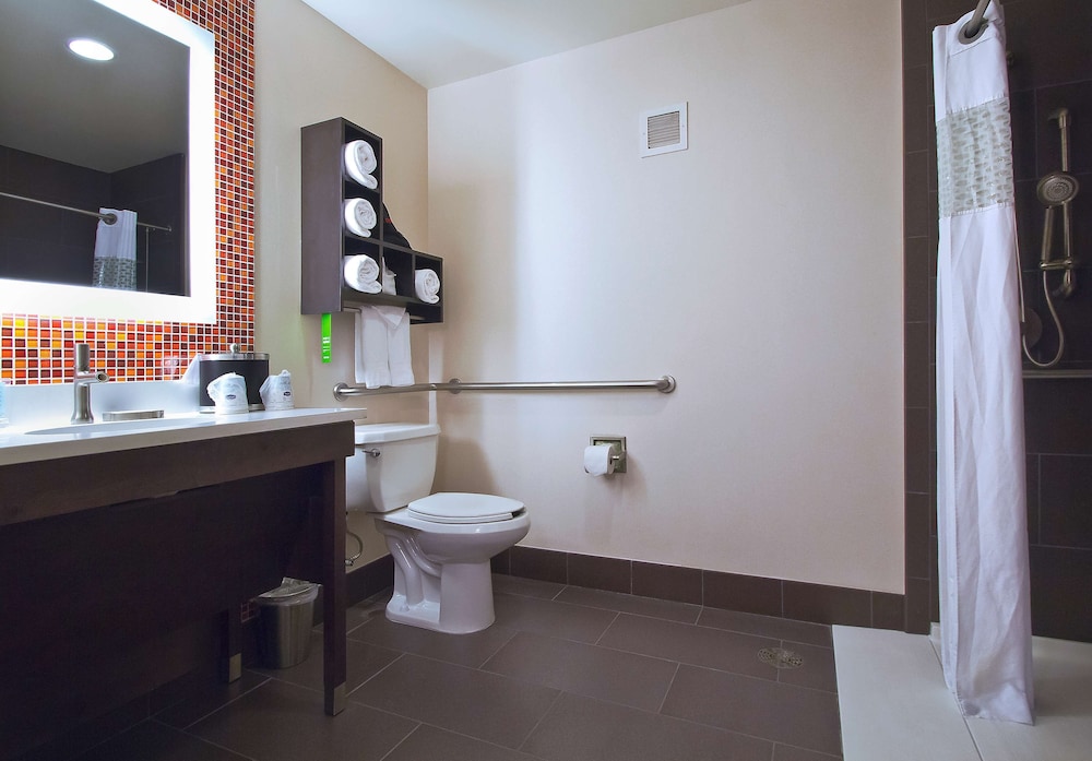 Hampton Inn Suites Columbus Downtown 19/59