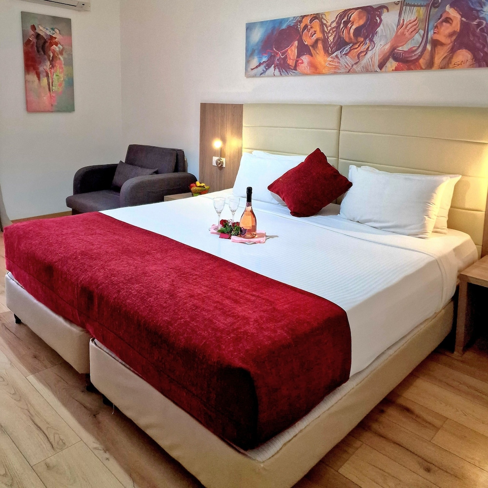 Fitos Inn Guest House 8/50