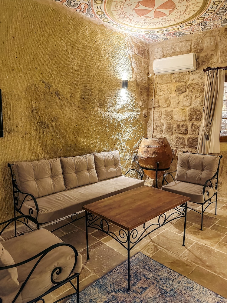 Vita Cave Suites 33/48