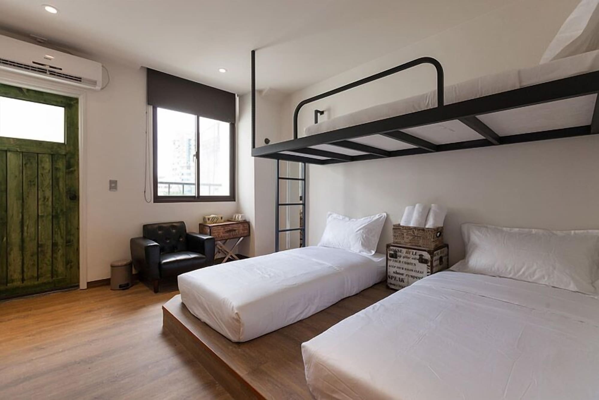 ROOM, TRIPLE