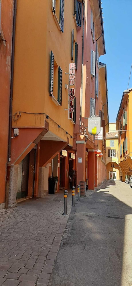 BUONHOTEL 33/46