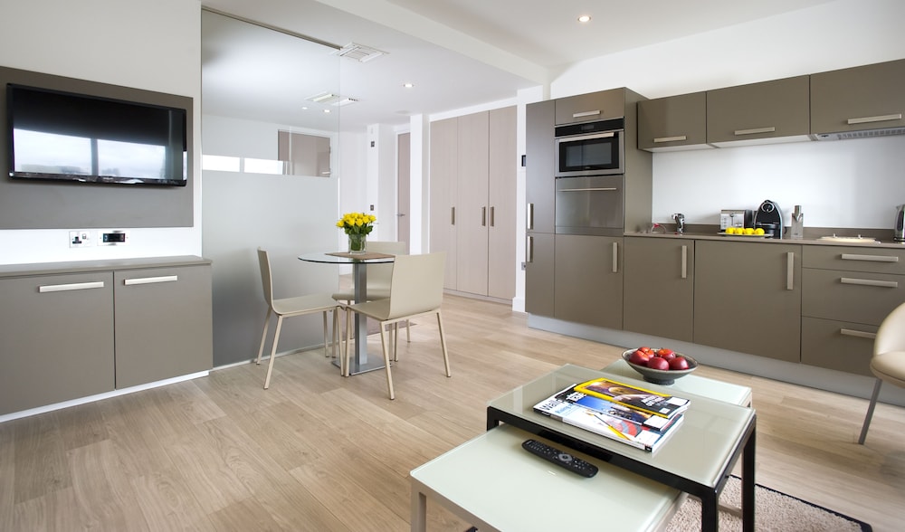 The Rosebery 7/41